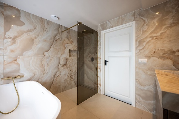 Complete woningrenovatie met tegelwerk